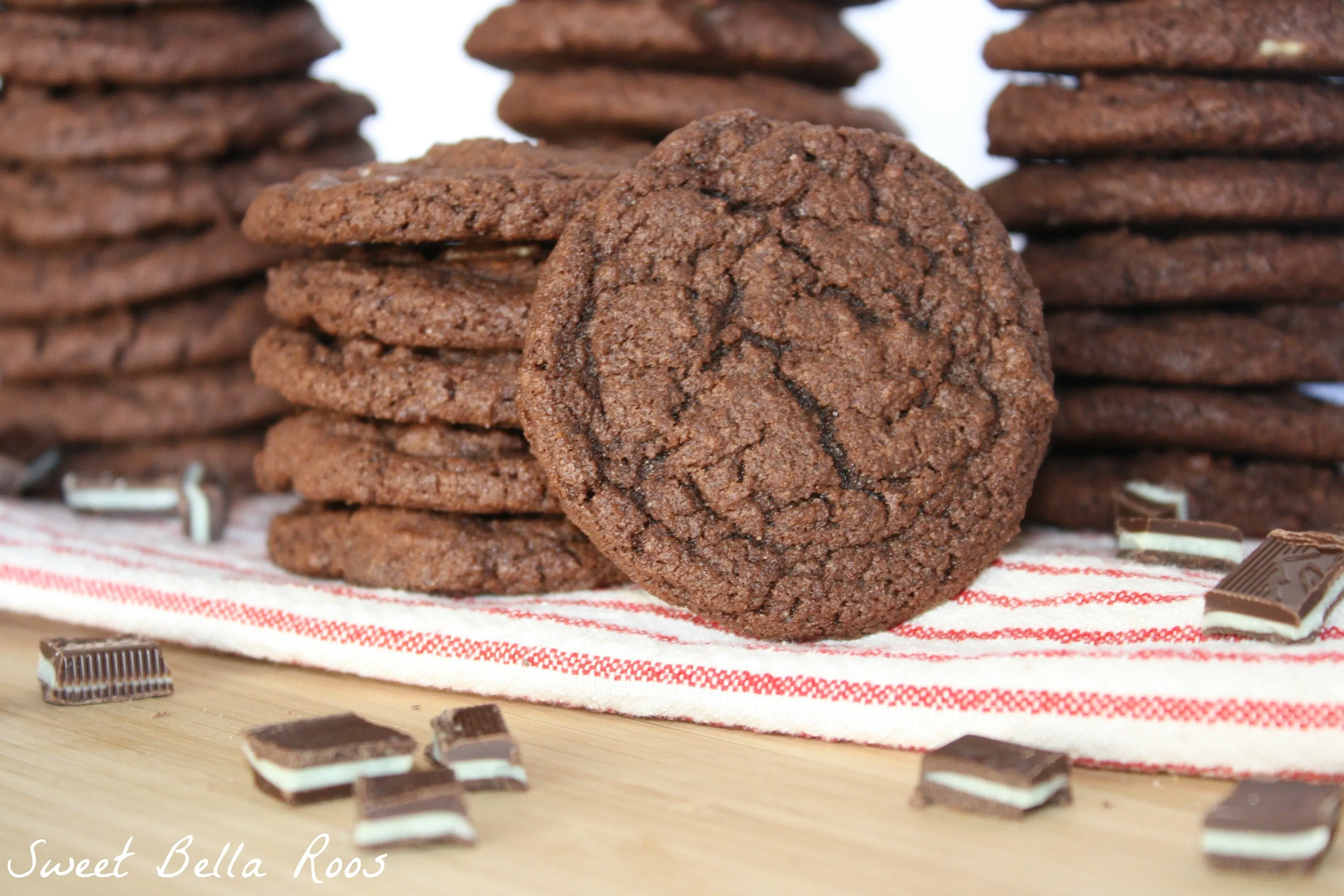 Triple Chocolate Mint Pudding Cookies www.sweetbellaroos.com #chocolate #mint #cookies