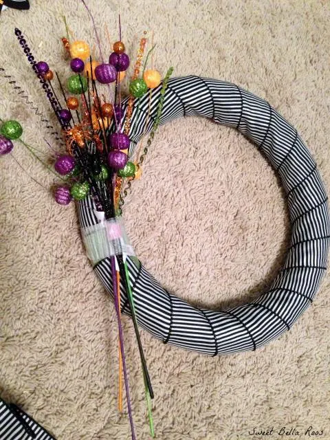 Super easy DIY wreath using premade products #diy #halloween