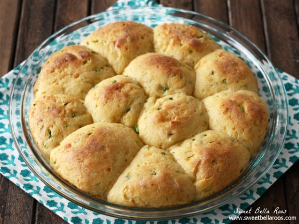 Jalapeno Cheddar Dinner Rolls- a savory twist on a classic dinner roll. Finally a simple recipe for yeast rolls!