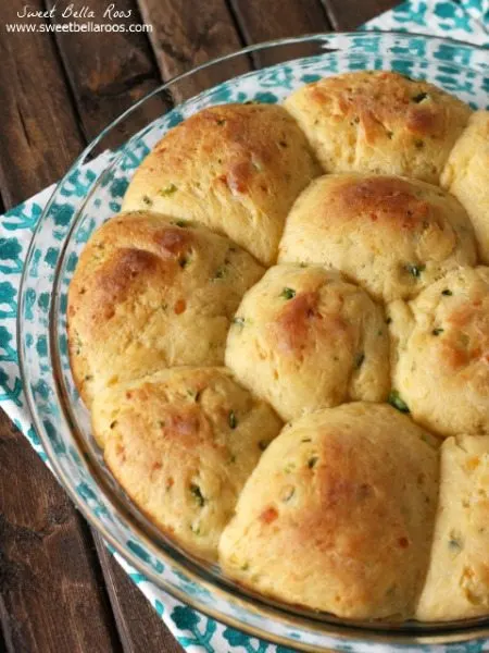 Jalapeno Cheddar Dinner Rolls- a savory twist on a classic dinner roll. Finally a simple recipe for yeast rolls!