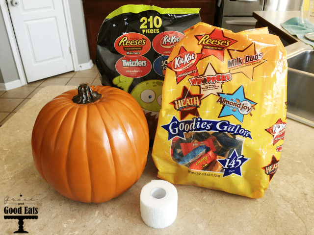 DIY Mummy Pumpkin Candy Holder