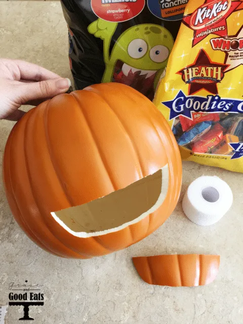 DIY Mummy Pumpkin Candy Holder