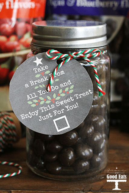 Free Printable Christmas Gift Tags- perfect for neighbor or teacher gifts! Just print out and tie to your favorite homemade treat for an easy gift idea.