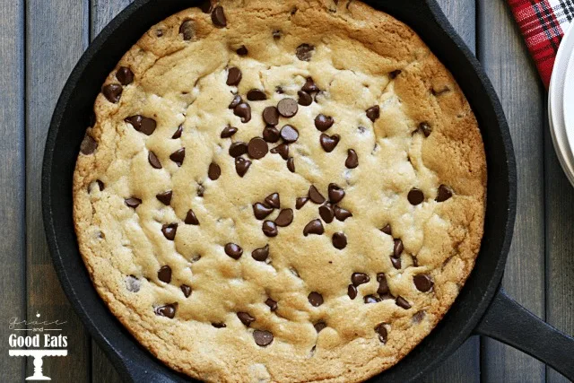 baked skillet chocolate chip cookie