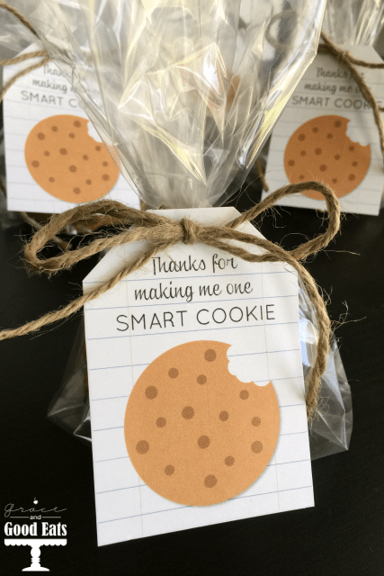 Thanks for making me a smart cookie- FREE PRINTABLE. Package with cookies as an easy teacher appreciation gift. Perfect for teachers, coaches, etc. 