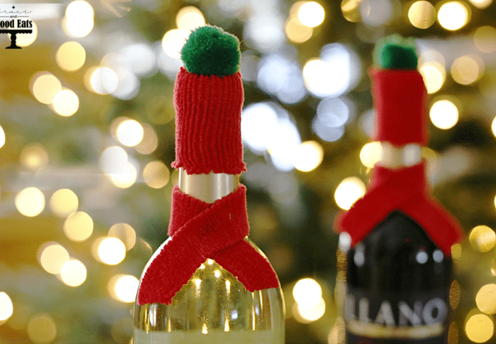 Adorable Hat and Scarf Wine Topper- Perfect for gifting!! Tutorial + Video to make these super easy wine toppers. These would make great Christmas gifts.