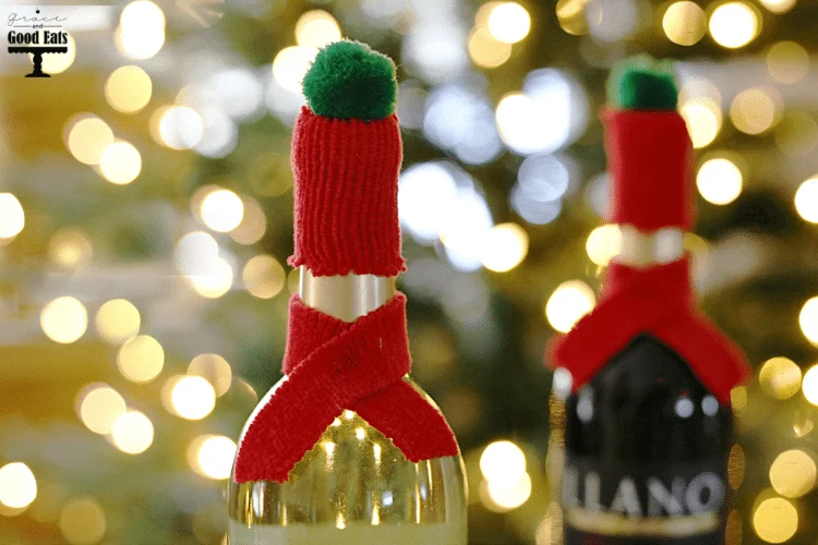 Adorable Hat and Scarf Wine Topper- Perfect for gifting!! Tutorial + Video to make these super easy wine toppers. These would make great Christmas gifts.