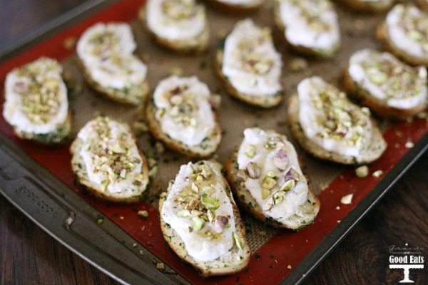 These Ricotta Toasts with Pistachios and Honey are a simple + yummy appetizer!