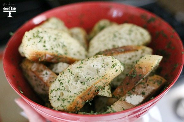 These Ricotta Toasts with Pistachios and Honey are a simple + yummy appetizer!