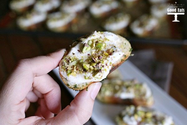 These Ricotta Toasts with Pistachios and Honey are a simple + yummy appetizer!
