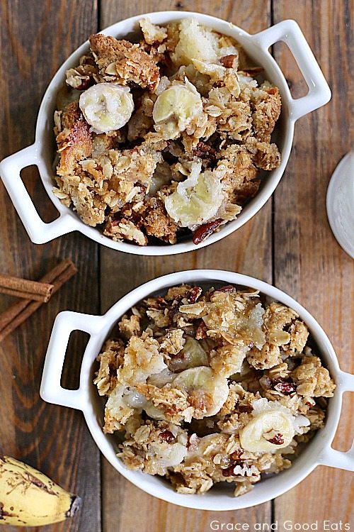 banana bread cobbler with bananas, pecans, and cinnamon