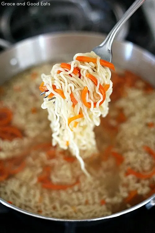 ramen noodles with carrots