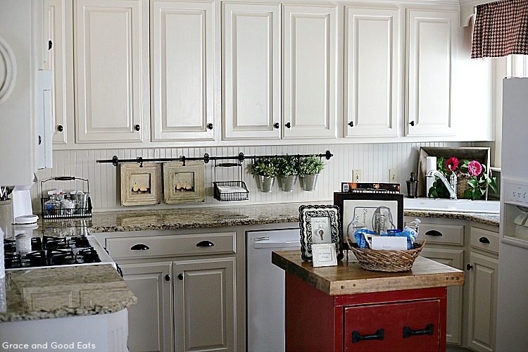 Cottage Guest Home Kitchen