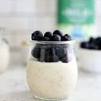 overnight oats with blueberries