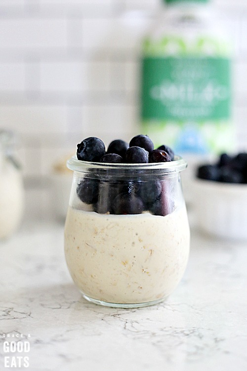 overnight oats with blueberries