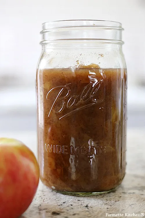 mason jar of chunky applesauce