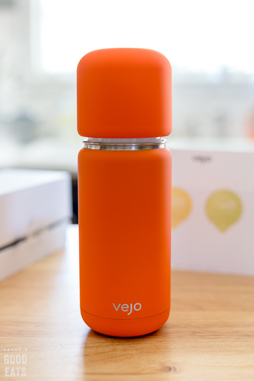 Vejo with lid on a counter