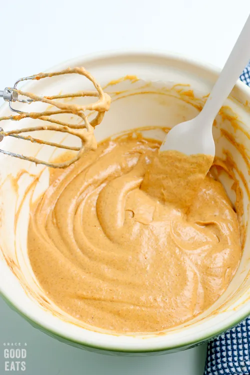 bowl of pumpkin pie dip batter